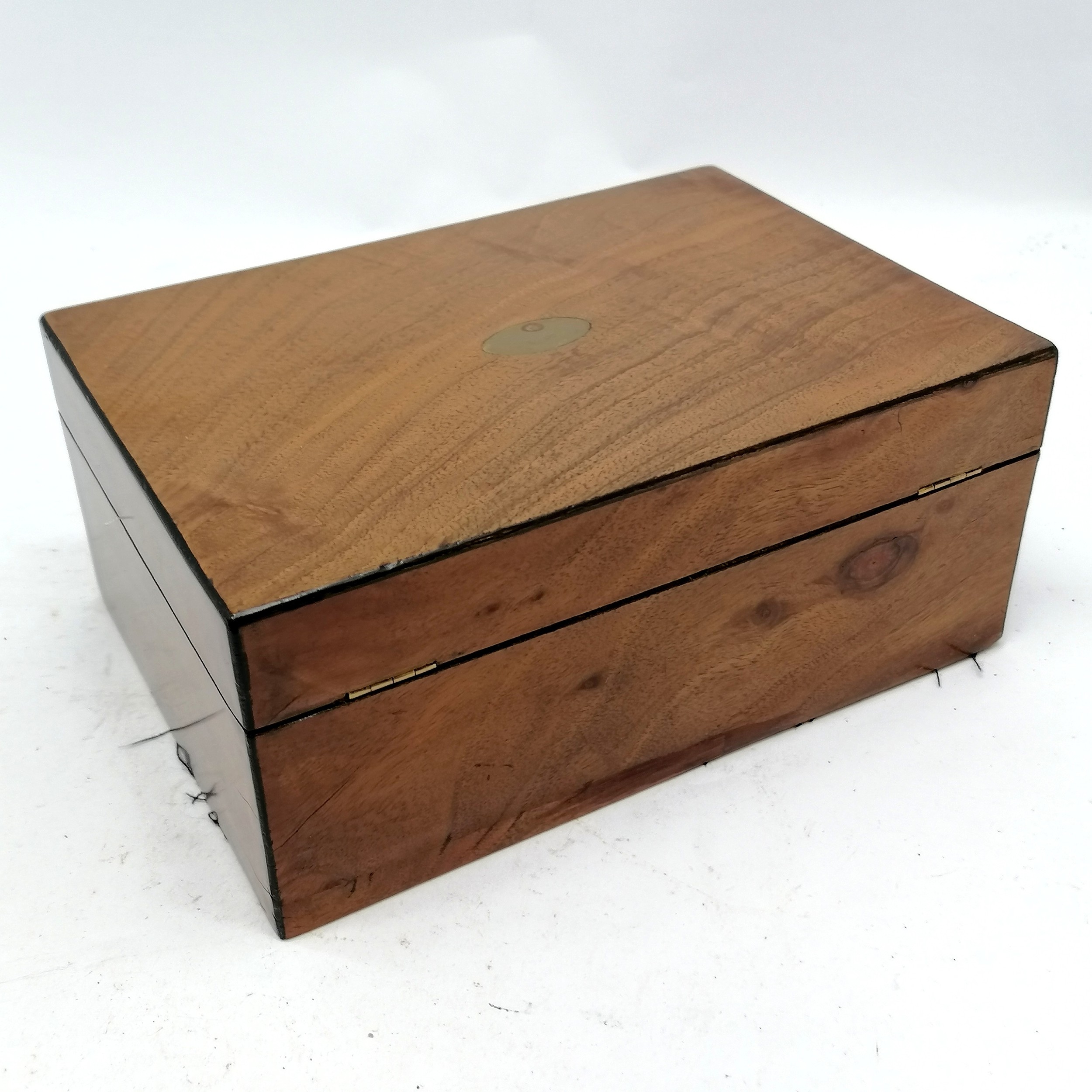 Victorian mahogany sewing box with green silk lining and fitted interior, in good condition, 27 cm - Image 2 of 4