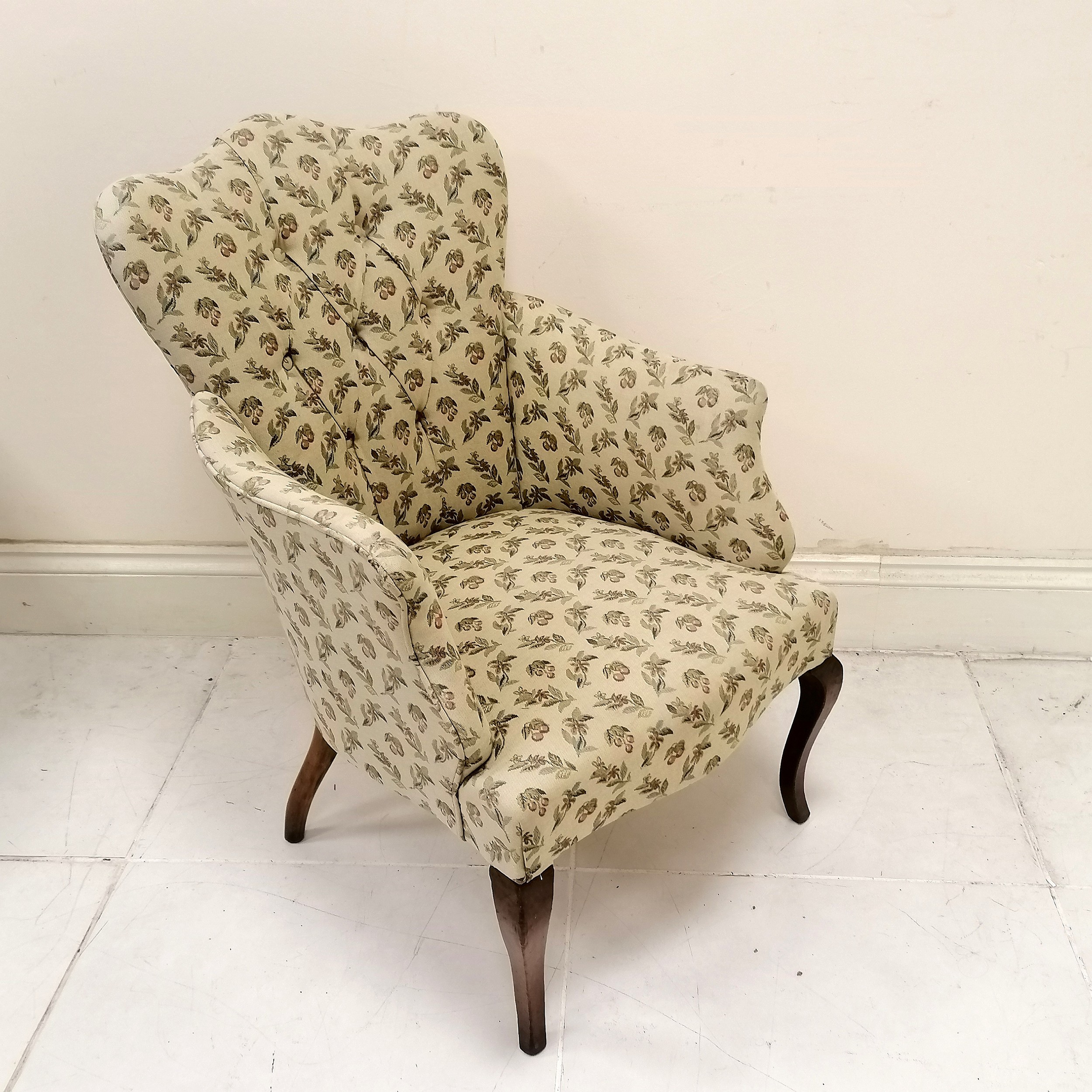 Ladies cream and patterned button back upholstered armchair on slender cabriole legs, in good - Image 2 of 3
