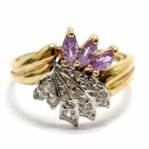 9ct hallmarked gold crossover cluster stone set dress ring - size R½ & 2.9g total weight