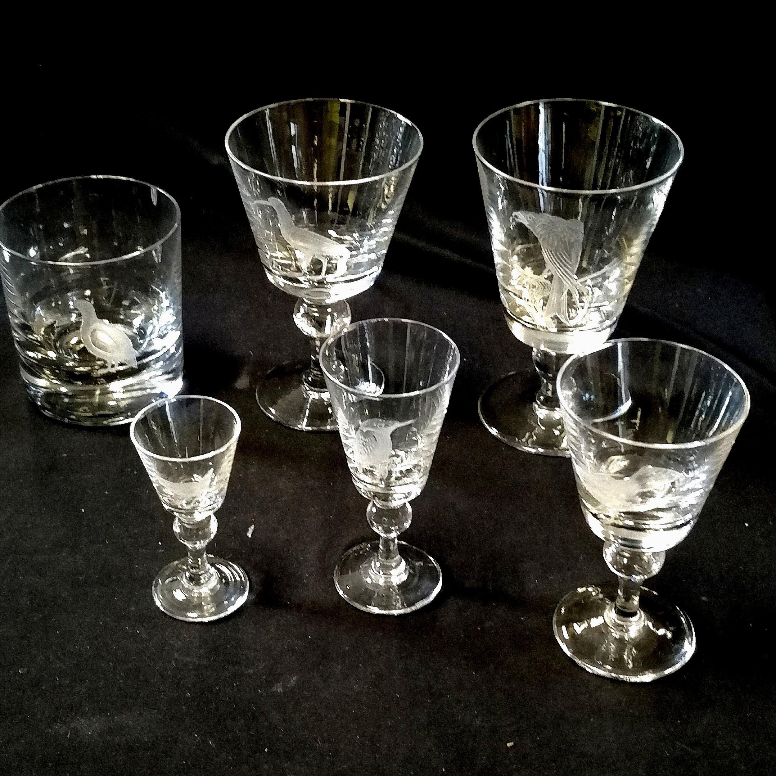 David Williams 1970's qty of 48 x glassware engraved with bird decoration comprising of 2 - Image 4 of 12