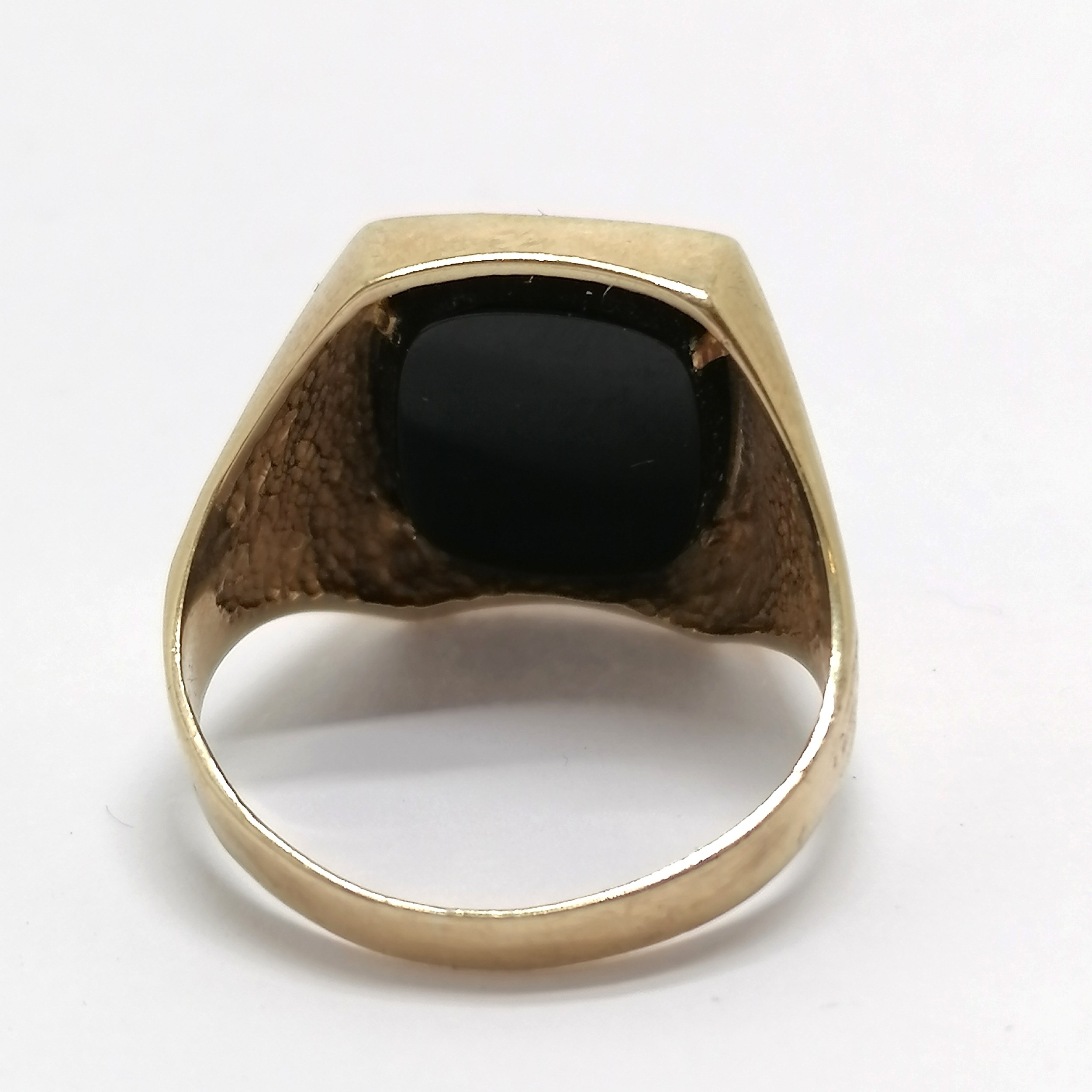 9ct hallmarked gold signet ring with Aries design onyx panel - size U & 5.9g total weight - Image 2 of 3
