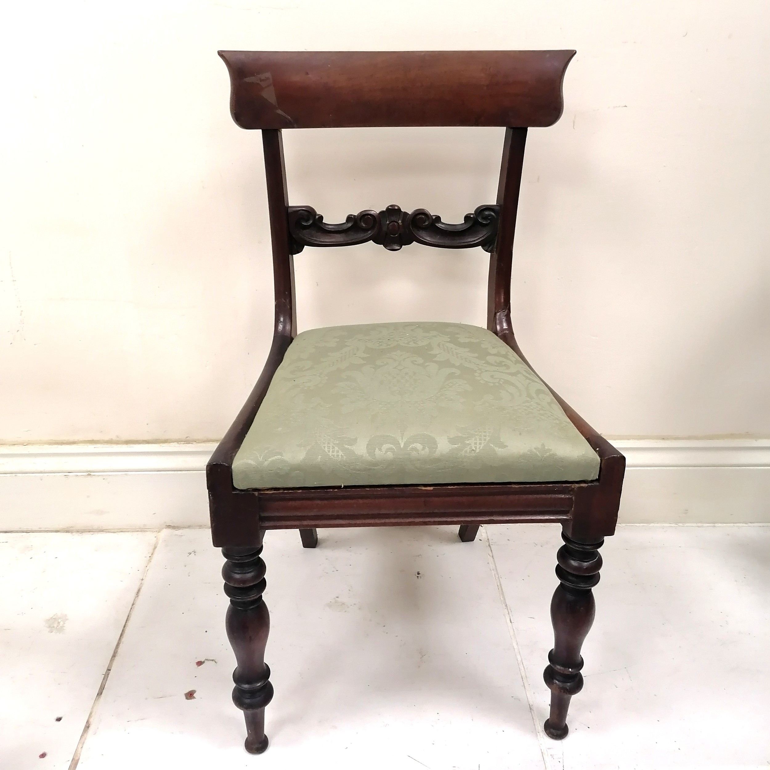 Set of William IV mahogany bow back dining chairs with drop in seats upholstered in a green - Image 5 of 6