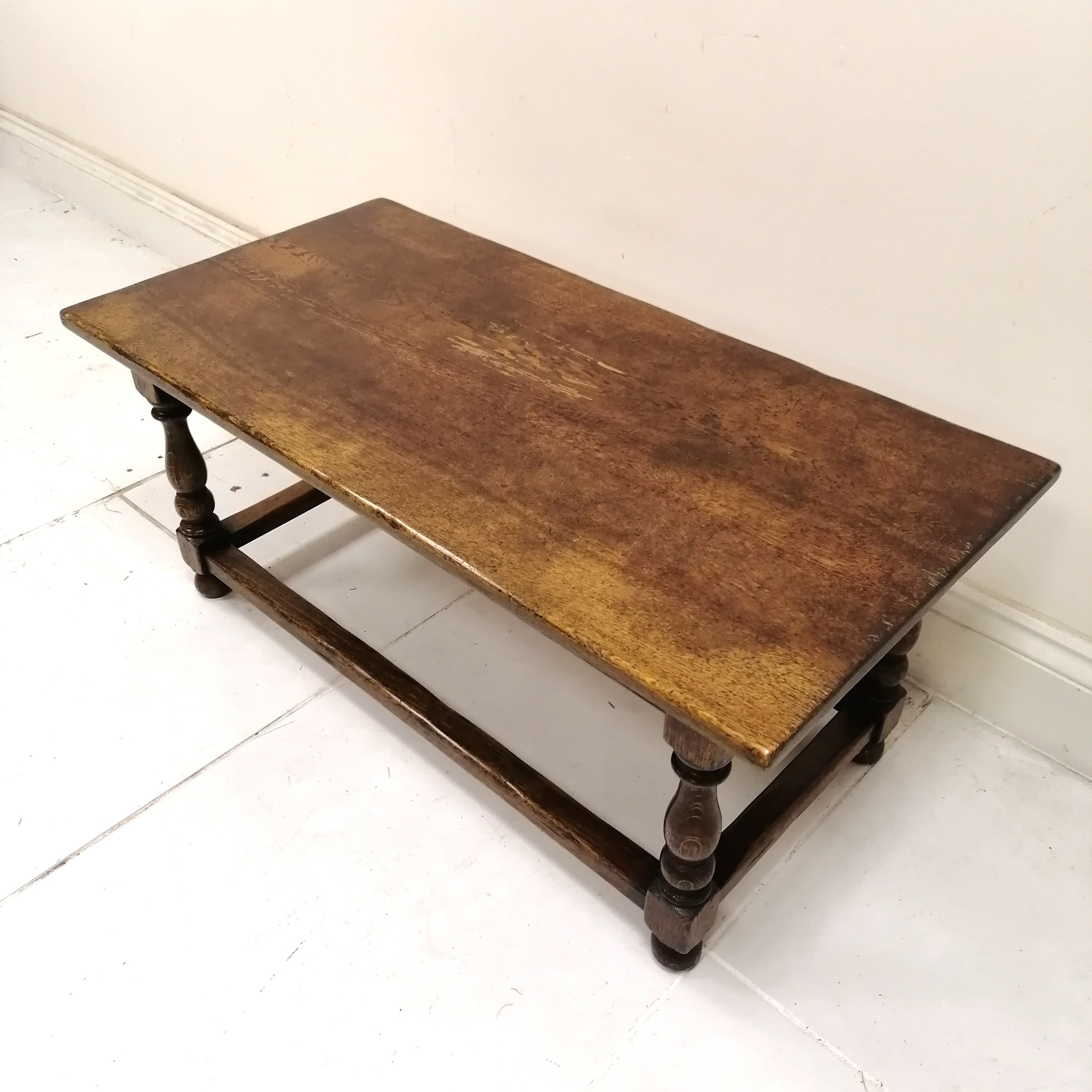 Oak refectory style coffee table with stretchered and turned base, in good used condition, 107 cm - Image 3 of 3