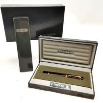 Parker Duo fold maroon marbled centennial fountain pen with 18ct gold nib in original box and