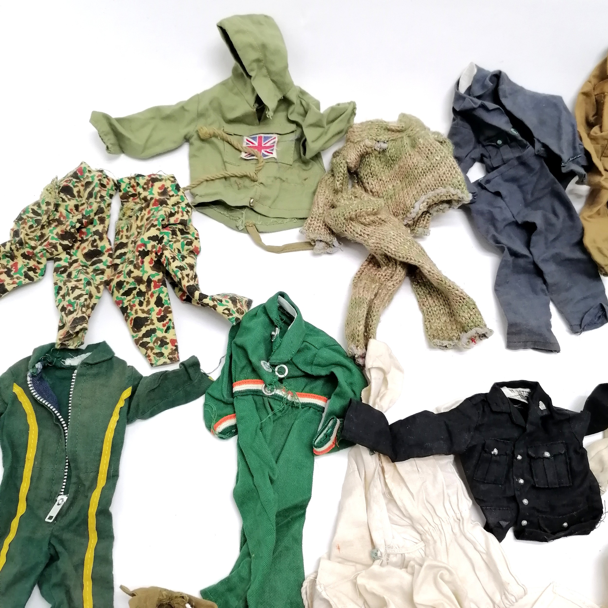 Quantity of vintage Action Man clothes /outfits - Image 6 of 7