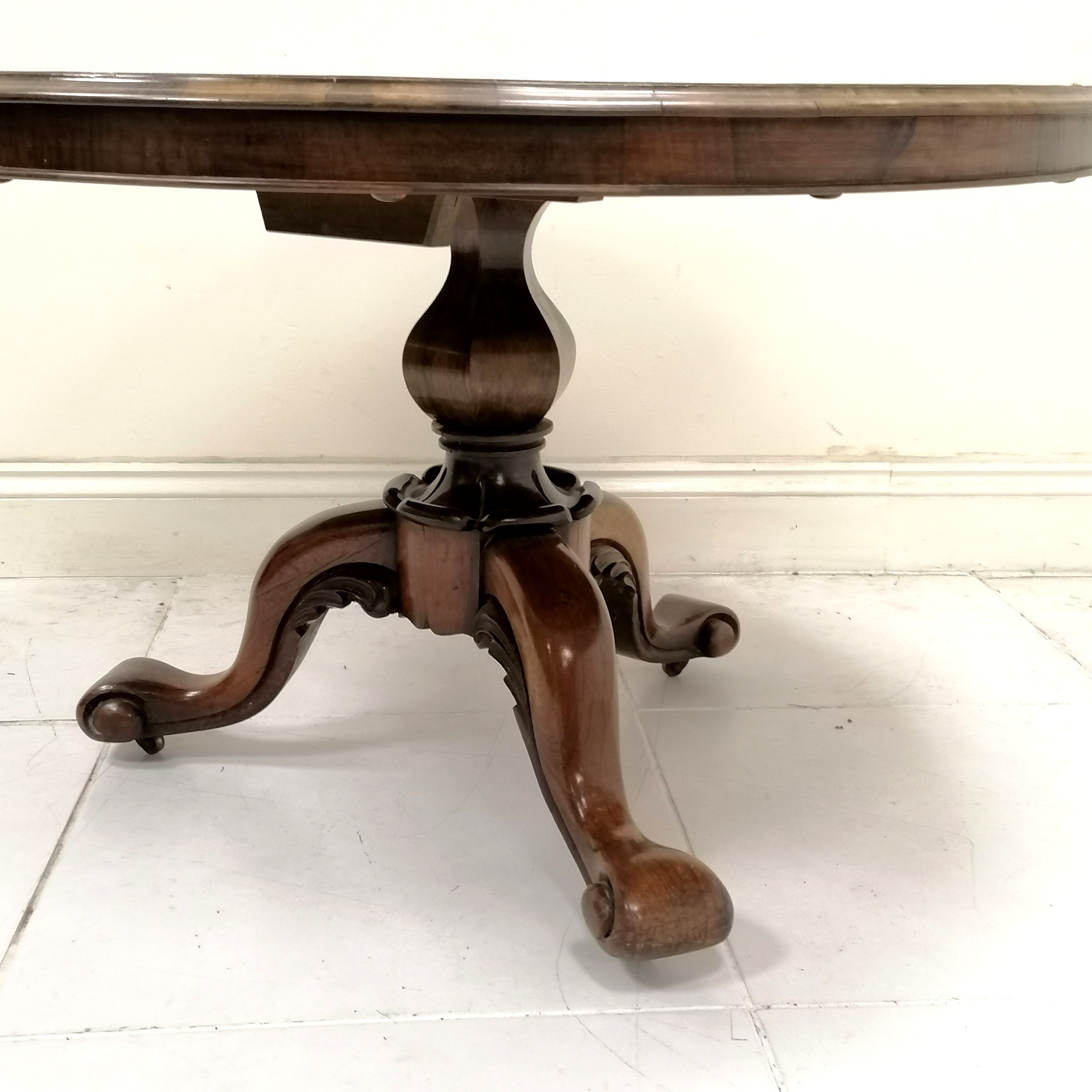Antique Rosewood circular tip top breakfast table, on tripod base, in good condition, 114 cm - Image 4 of 5
