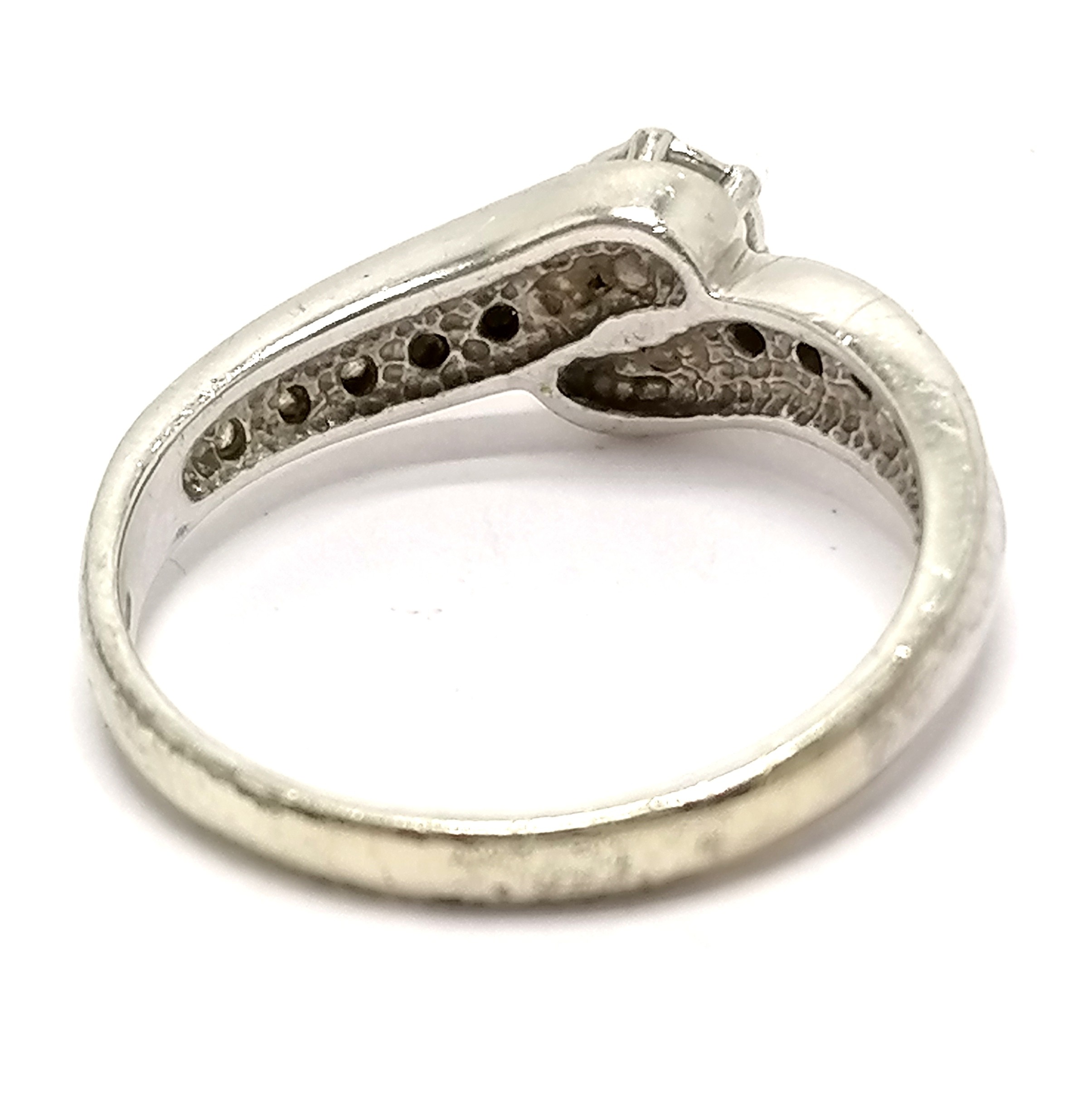 9ct hallmarked white gold solitaire diamond ring with diamond set crossover shoulders - size M & 2. - Image 2 of 3