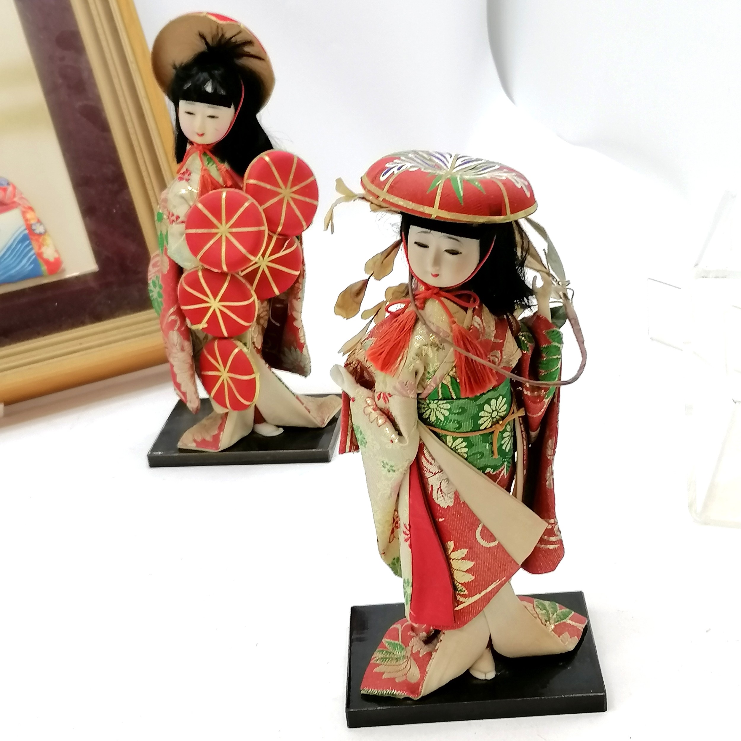 Oriental Japanese box frame display of a traditional costumed lady (40cm x 43cm) t/w 3 fabric - Image 3 of 3