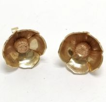 9ct hallmarked gold open flower design earrings - 1.5cm diameter & 4.2g - SOLD ON BEHALF OF THE