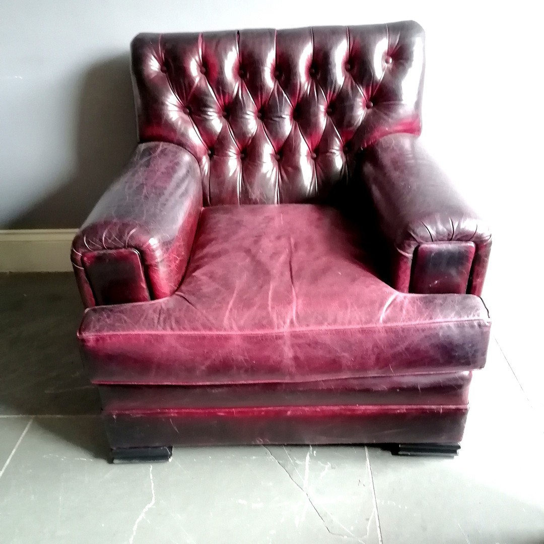 Ralph Lauren leather oxblood Errol Tufted armchair and matching stool - chair 90cm wide x 100cm deep - Image 2 of 7