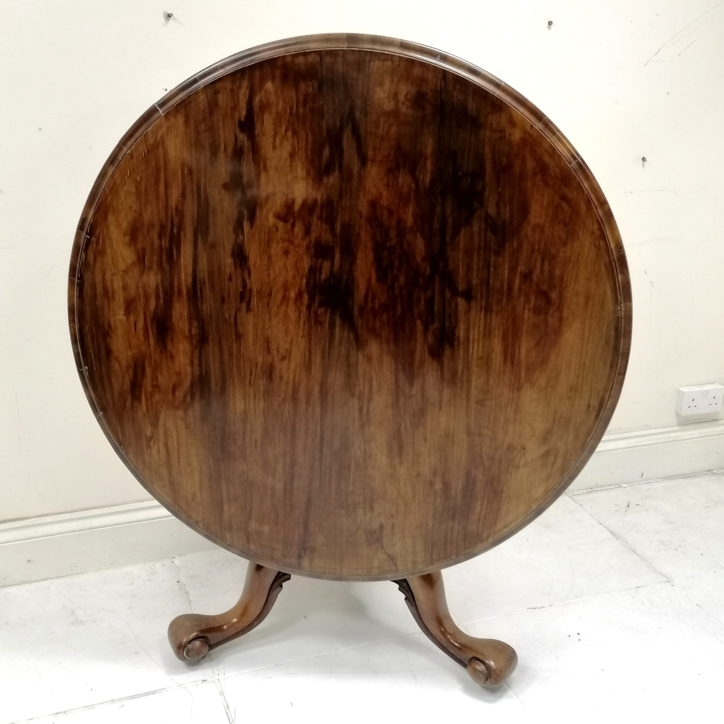 Antique Rosewood circular tip top breakfast table, on tripod base, in good condition, 114 cm - Image 2 of 5