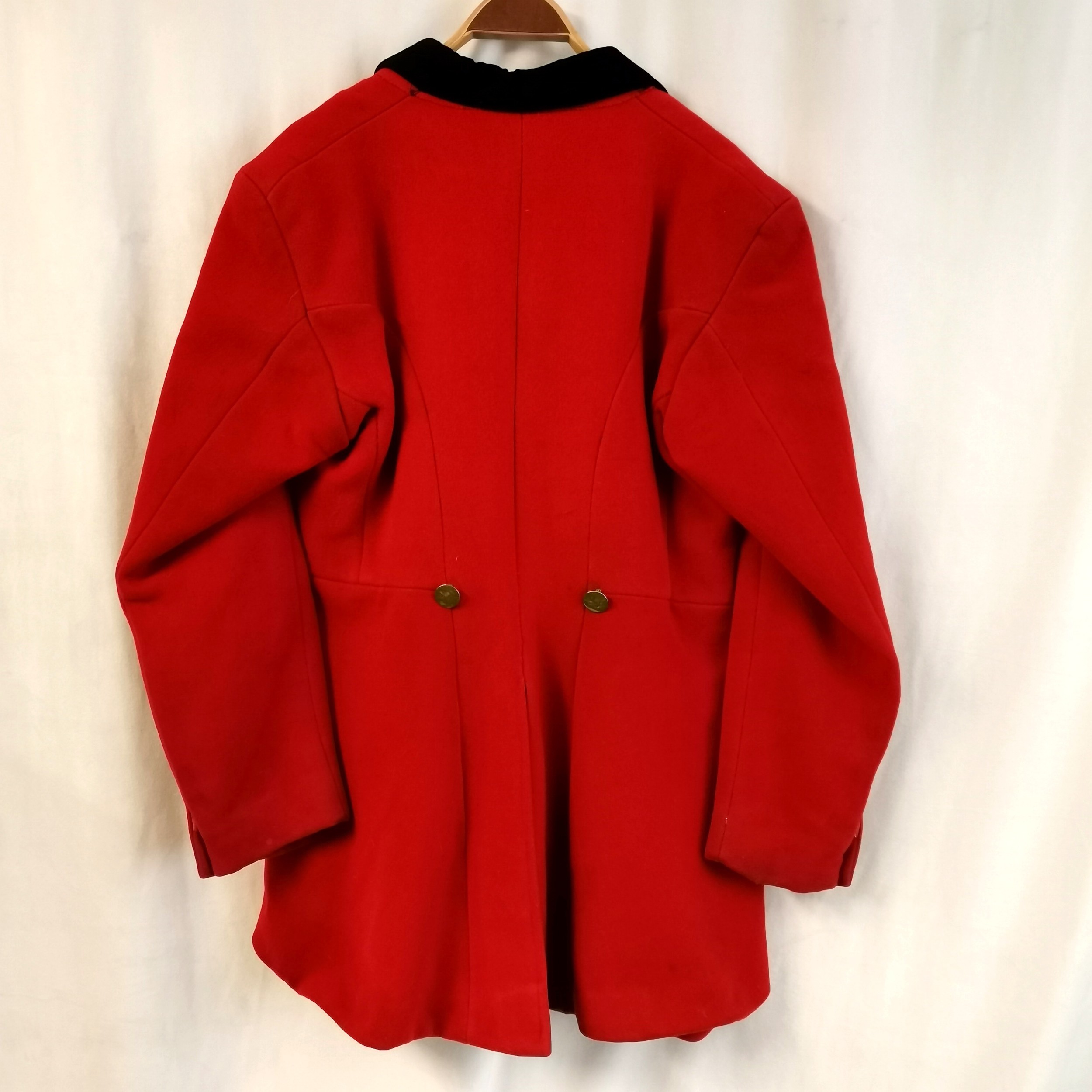 Vintage red hunting jacket with black velvet collar by Samuel Taylor with 5 brass buttons - 48cm - Image 2 of 6
