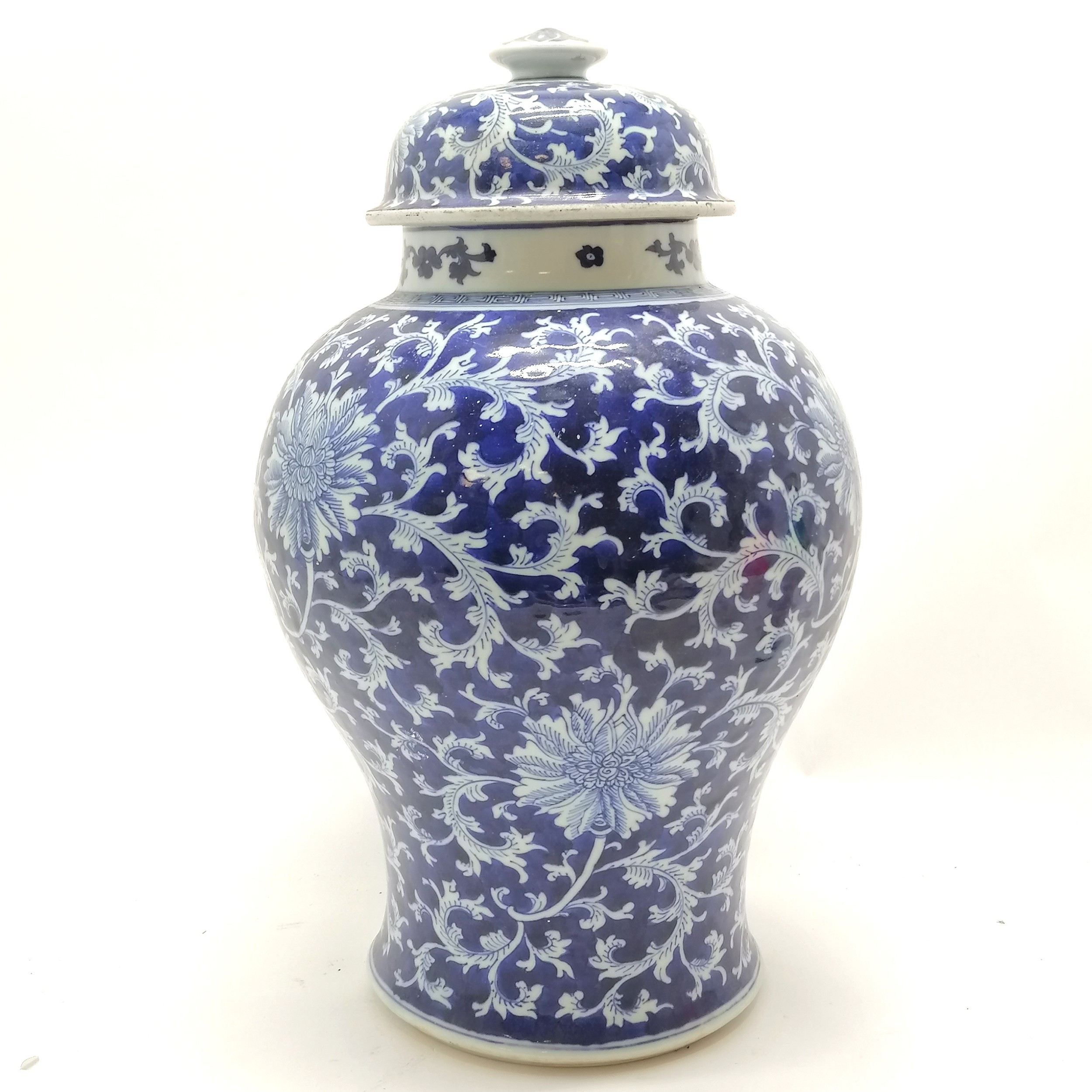 Antique Chinese blue & white large baluster vase with cover & profuse chysantheum decoration & 4 - Image 2 of 9