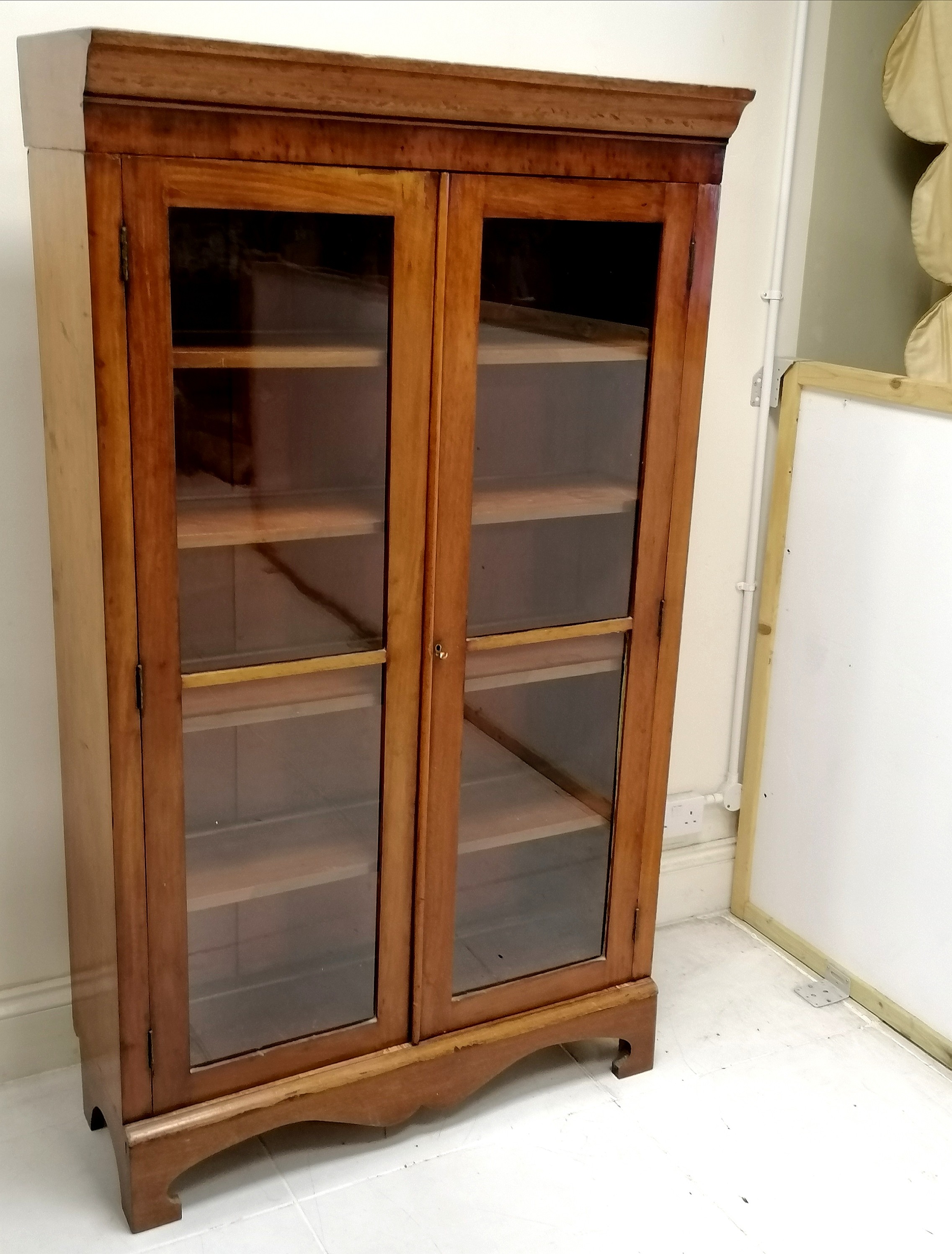Antique mahogany 2 door glazed 4 shelf bookcase, on bracket feet, in used condition, 100 cm wide x - Image 5 of 5