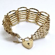 9ct hallmarked gold 7 bar gate link bracelet with heart padlock clasp - 11.4g