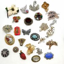 Qty of costume brooches inc silver gilt hallmarked basket brooch, strawberry, swan etc
