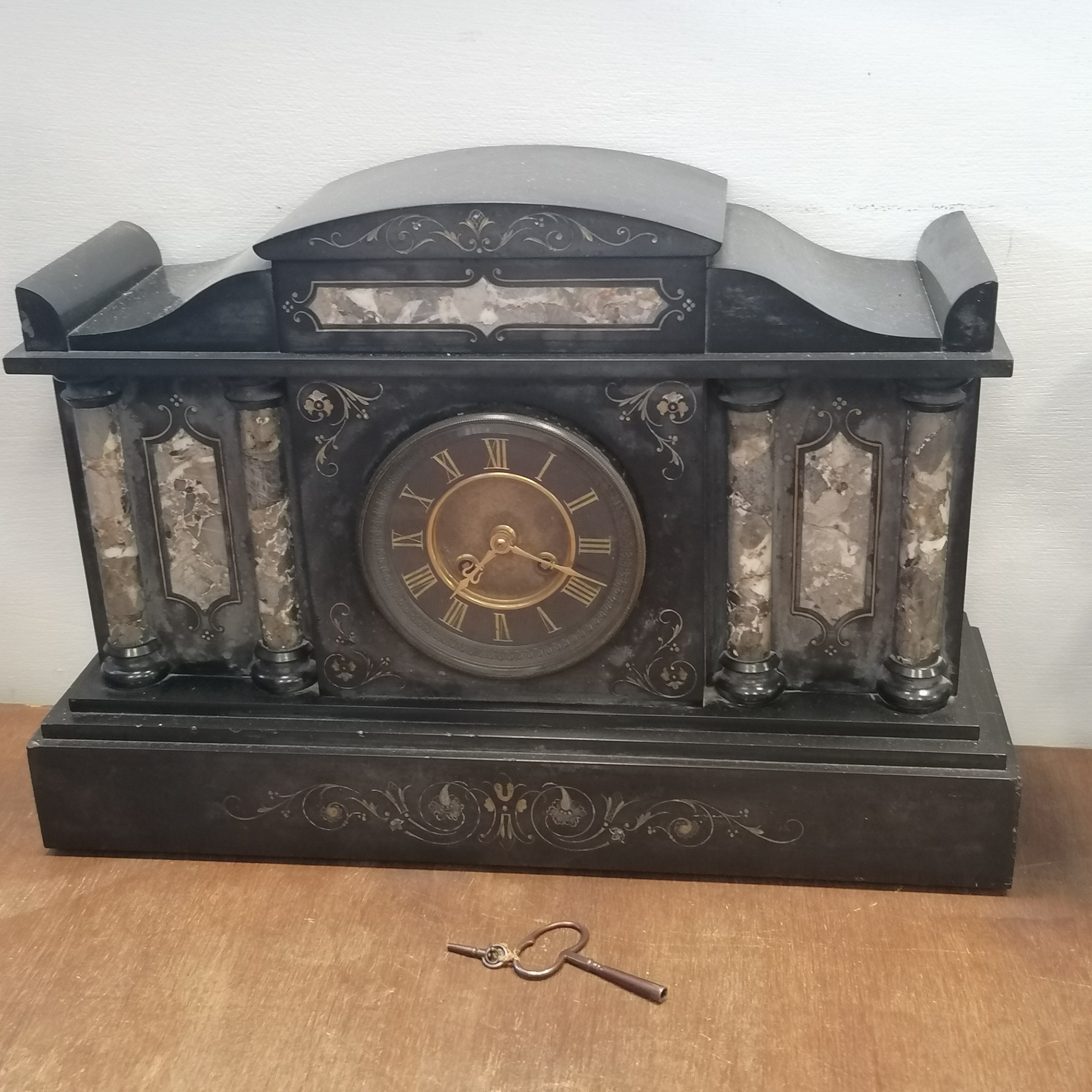 Antique slate and marble mantle clock with gong strike 1h and 1/2h 32cm high x 47cm wide x 15cm - Image 7 of 8