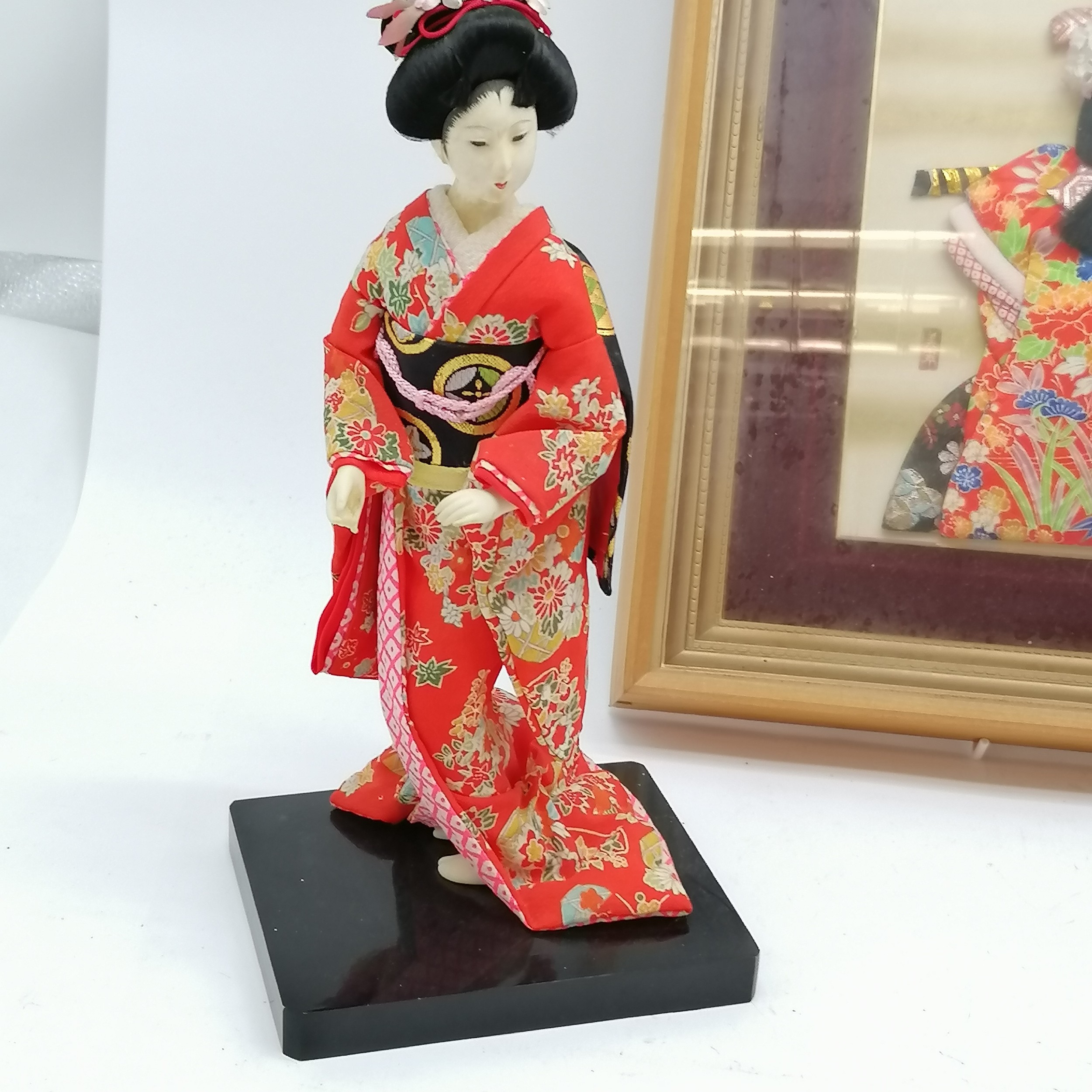 Oriental Japanese box frame display of a traditional costumed lady (40cm x 43cm) t/w 3 fabric - Image 2 of 3