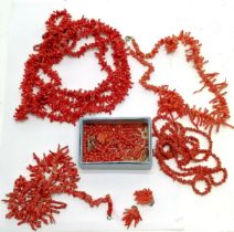 Qty of loosely strung & unstrung coral beads inc twig coral