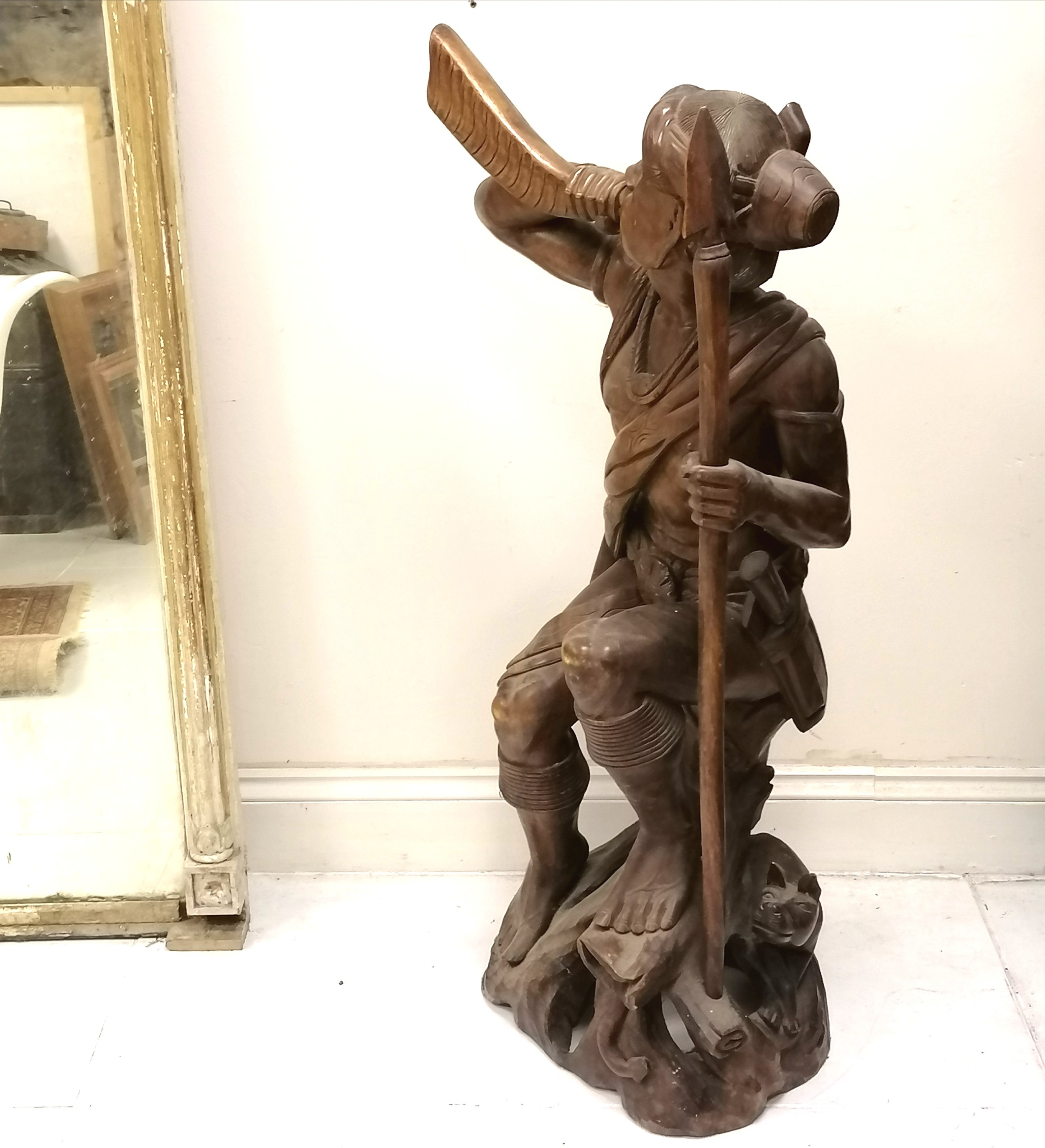 Asian carved hardwood figure of a huntsman with his horn, spear and his dog, 124 cm high x 48 cm - Image 3 of 4