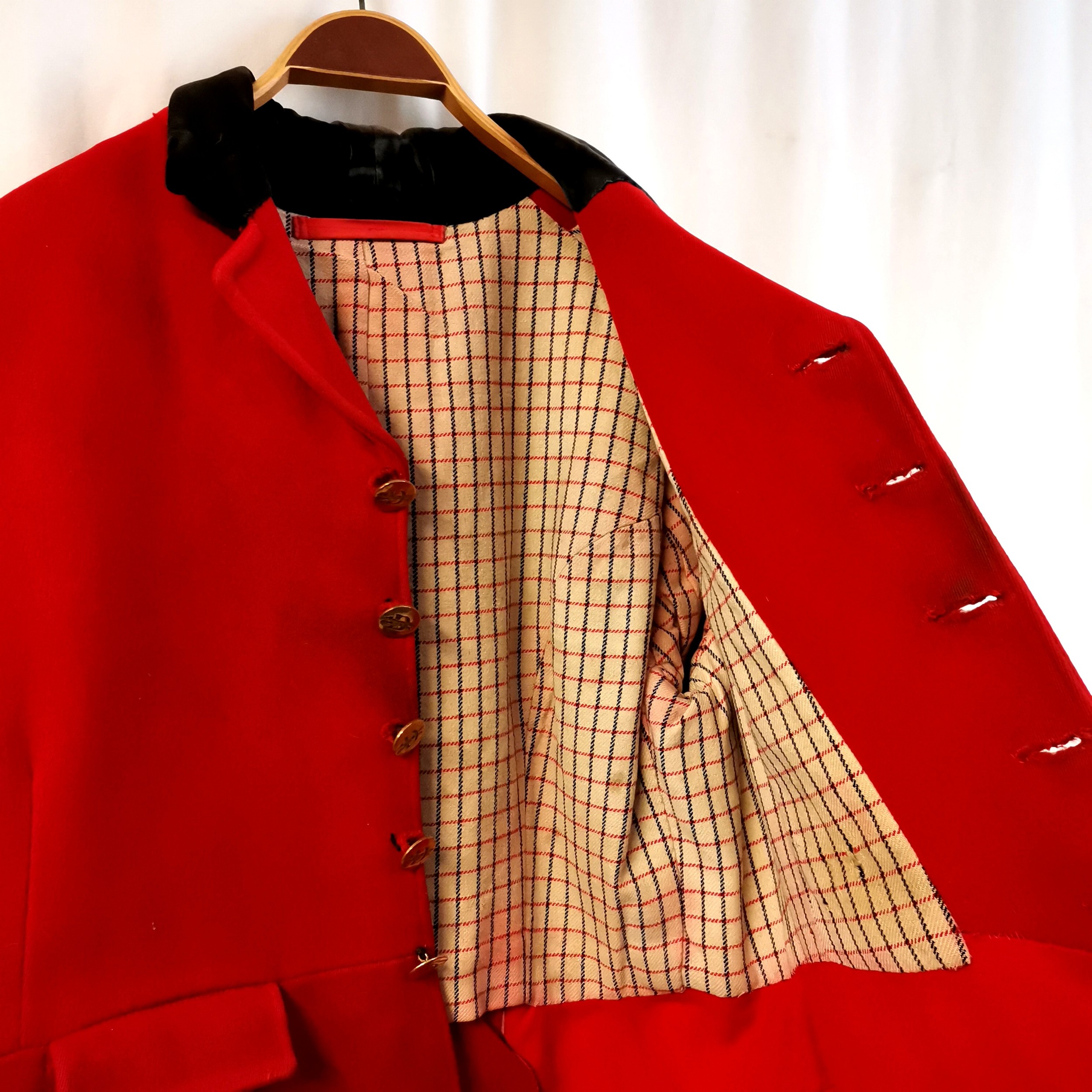 Vintage red hunting jacket with black velvet collar by Peter Hutchinson (Westow, York) with 5 - Image 5 of 7
