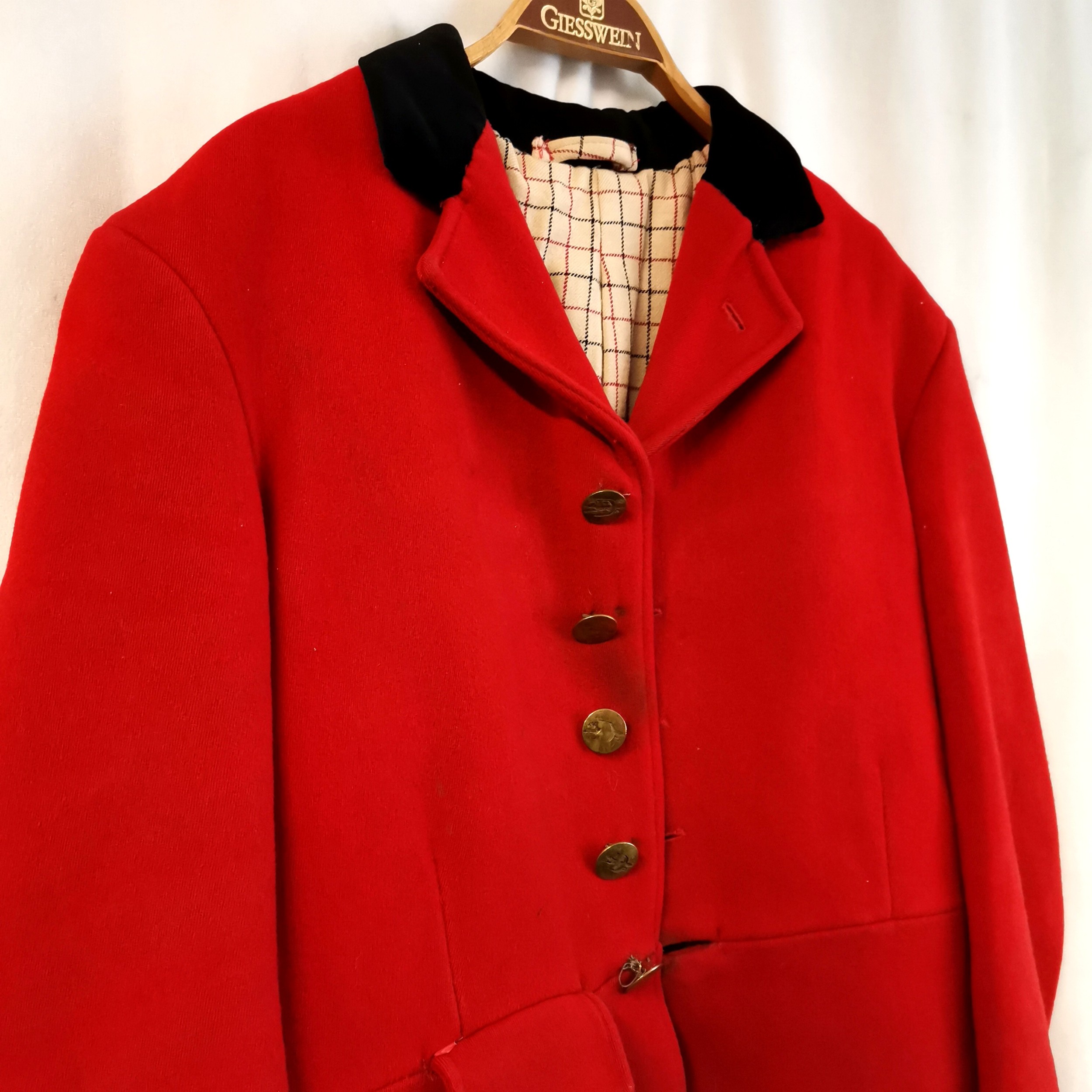 Vintage red hunting jacket with black velvet collar by Samuel Taylor with 5 brass buttons - 48cm - Image 6 of 6