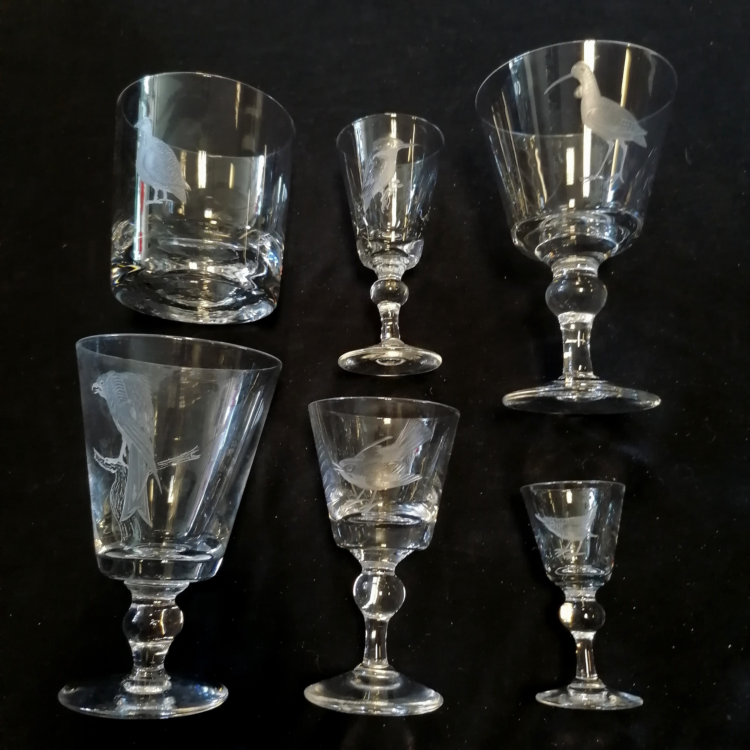 David Williams 1970's qty of 48 x glassware engraved with bird decoration comprising of 2 - Image 3 of 12