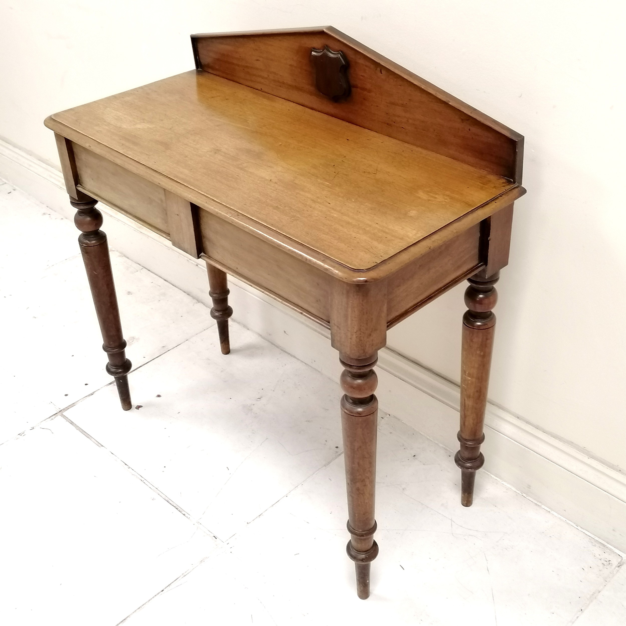 Antique mahogany hall table with decorated with carved shield, on turned legs, in used condition, 90 - Image 2 of 2