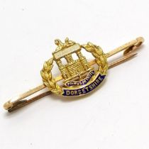 Antique 15ct marked gold Dorsetshire regiment sweetheart bar brooch - 5cm & 4.9g total weight (has