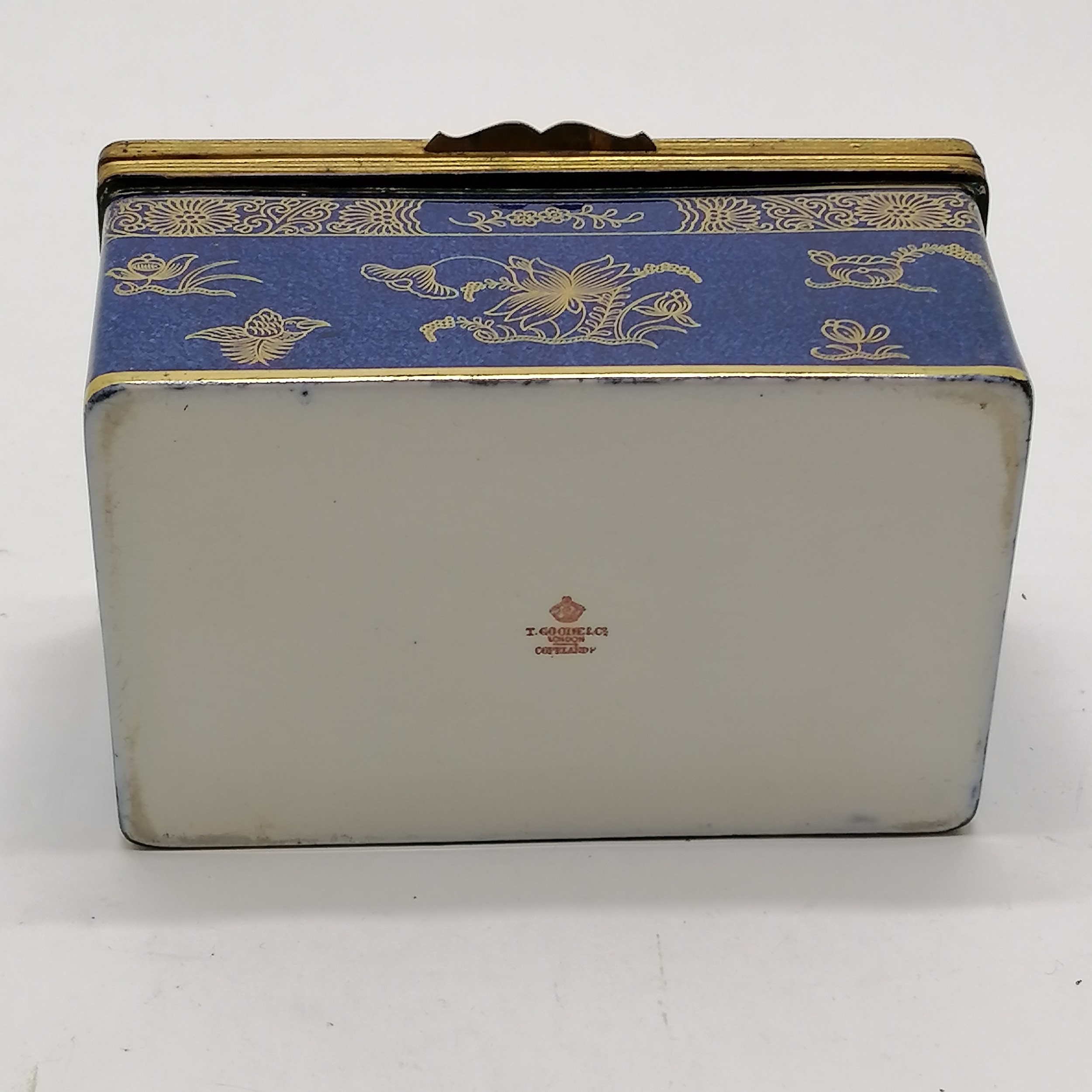 T Goode & Co (London) Copeland ormolu mounted blue & gilt decorated ceramic table box with - Image 3 of 7