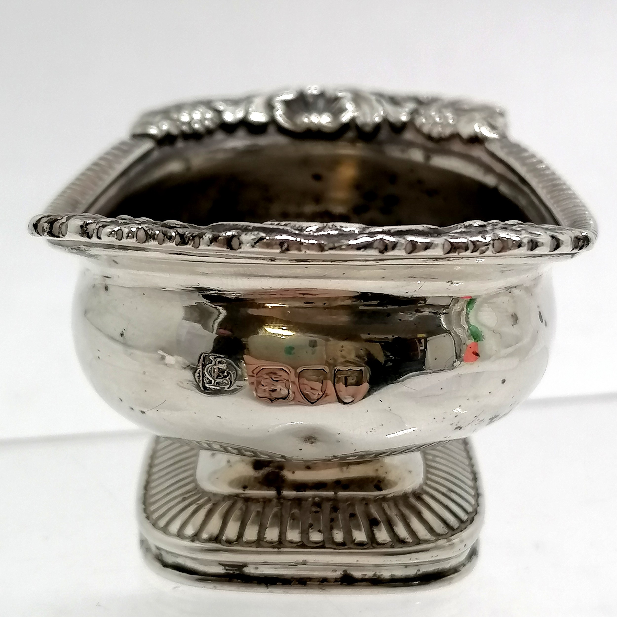 Silver salt cellar by Lambert & Co (George Lambert) with 1895 inscription Presented by Captain C B - Image 3 of 3