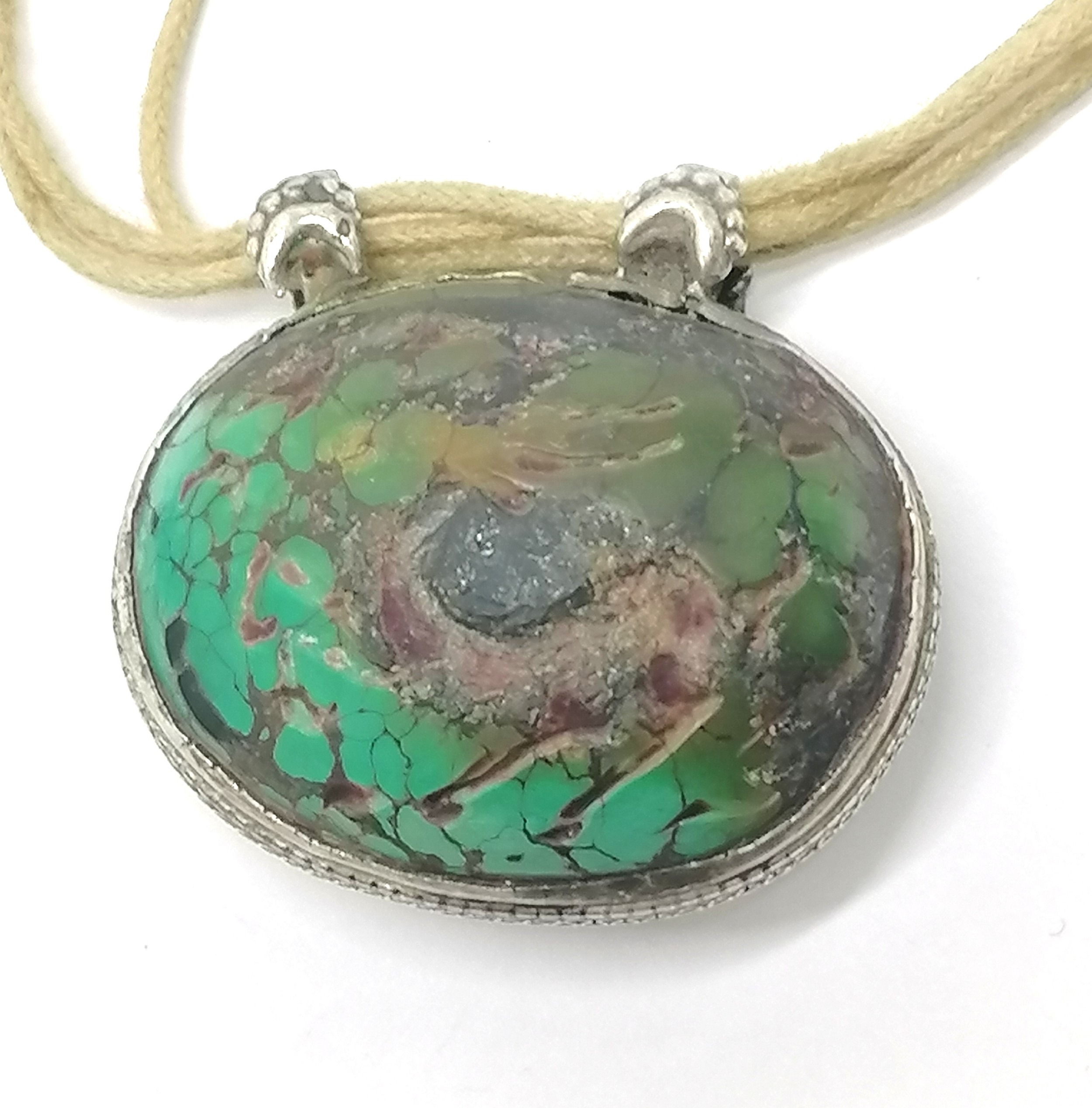 Antique Islamic carved turquoise amulet set in unmarked silver with text to one side and a deer to - Image 4 of 5