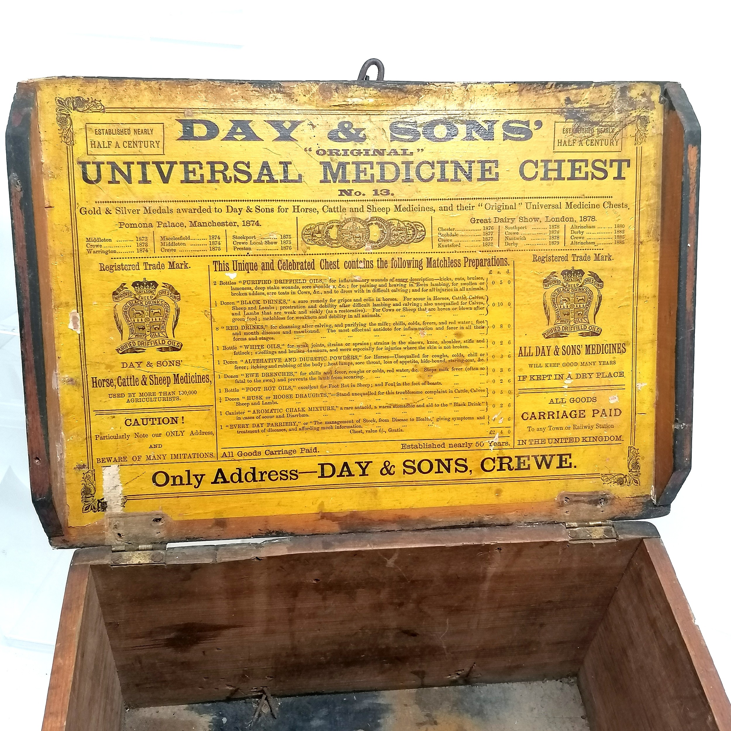 Antique Day & Sons Universal Medicine Chest box with label to inside of lid 40cm x 28cm x 22cm - Image 2 of 5