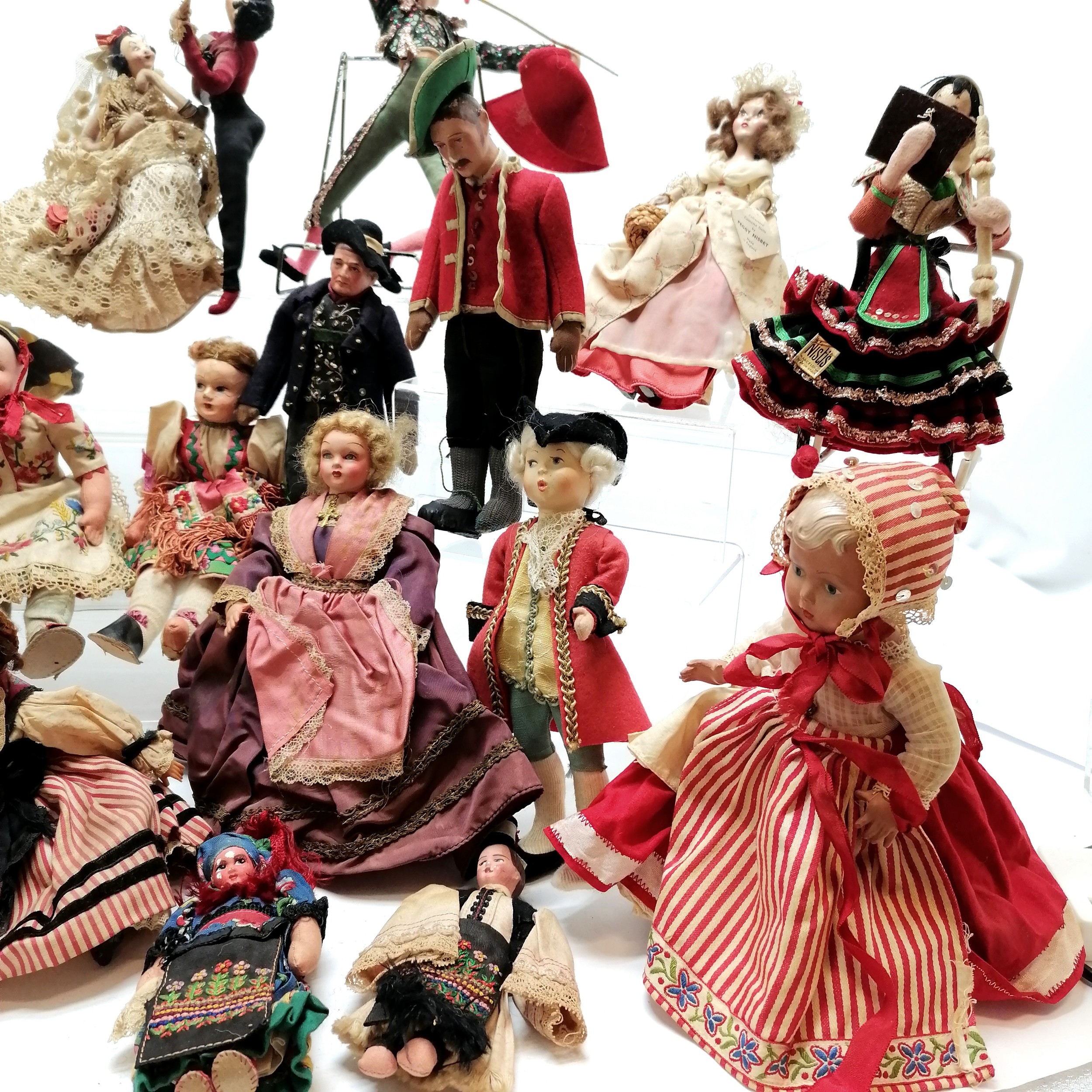 A vintage collection of 18 costume dolls the talest 36cm high including Nistis Spanish doll, Peggy - Image 10 of 12