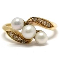 Unmarked gold (touch tests as 18ct) diamond & pearl crossover ring - size M & 3.3g total weight