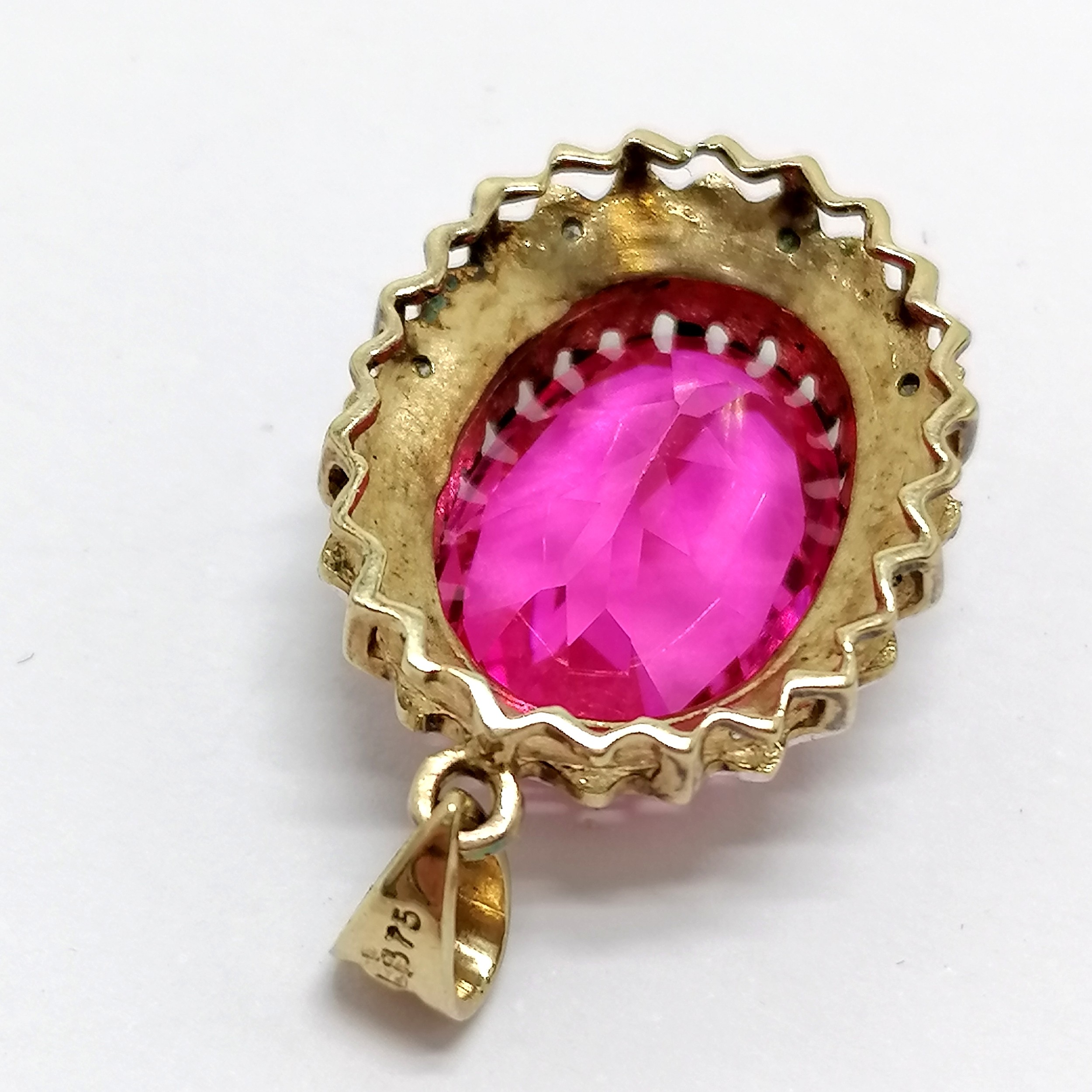 9ct hallmarked gold pink stone / diamond set large pendant - 2.5cm drop & 3.6g total weight - Image 2 of 2