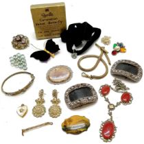 Qty of antique / vintage jewellery inc cornelian panel necklet, bright cut steel shoe buckles,
