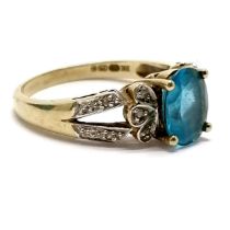 9ct hallmarked gold diamond & blue stone set ring - size R & 4.1g total weight