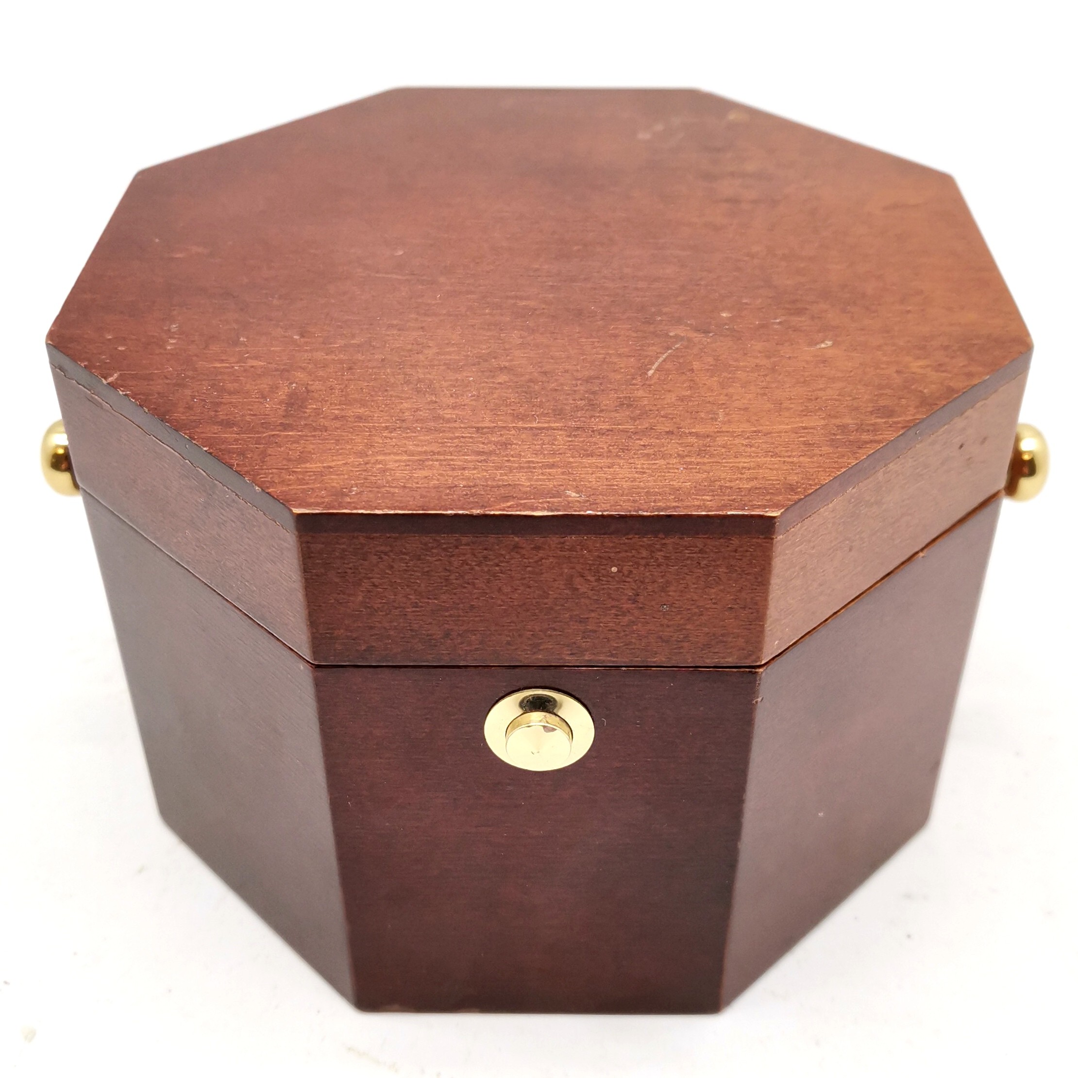 Howard Miller quartz clock in an octagonal wooden box - 14.5cm x 14.5cm x 10.5cm & in used condition - Image 2 of 5