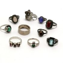 10 x silver rings (1 unmarked) inc stone set, claddagh, rose quartz, garnet, flower (a/f) - total
