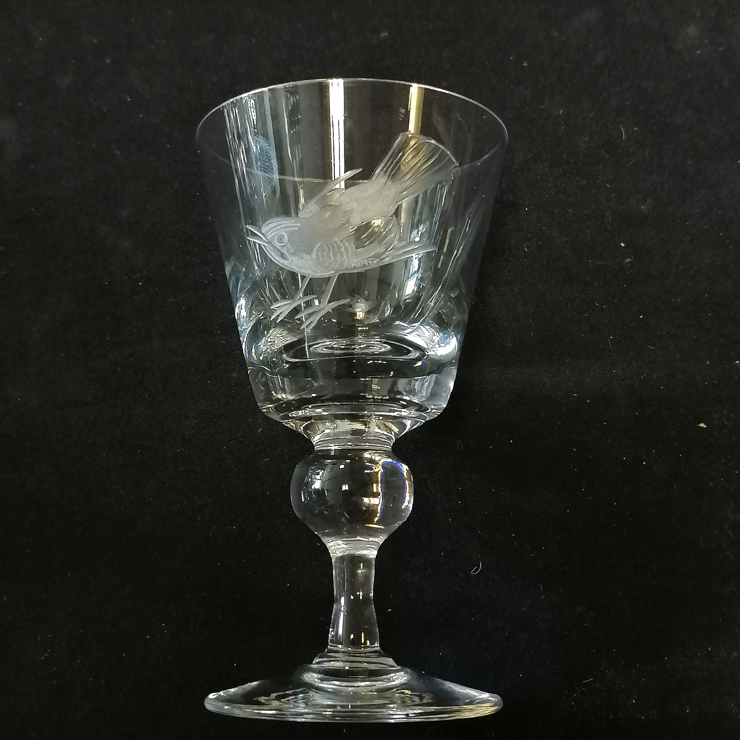 David Williams 1970's qty of 48 x glassware engraved with bird decoration comprising of 2 - Image 7 of 12