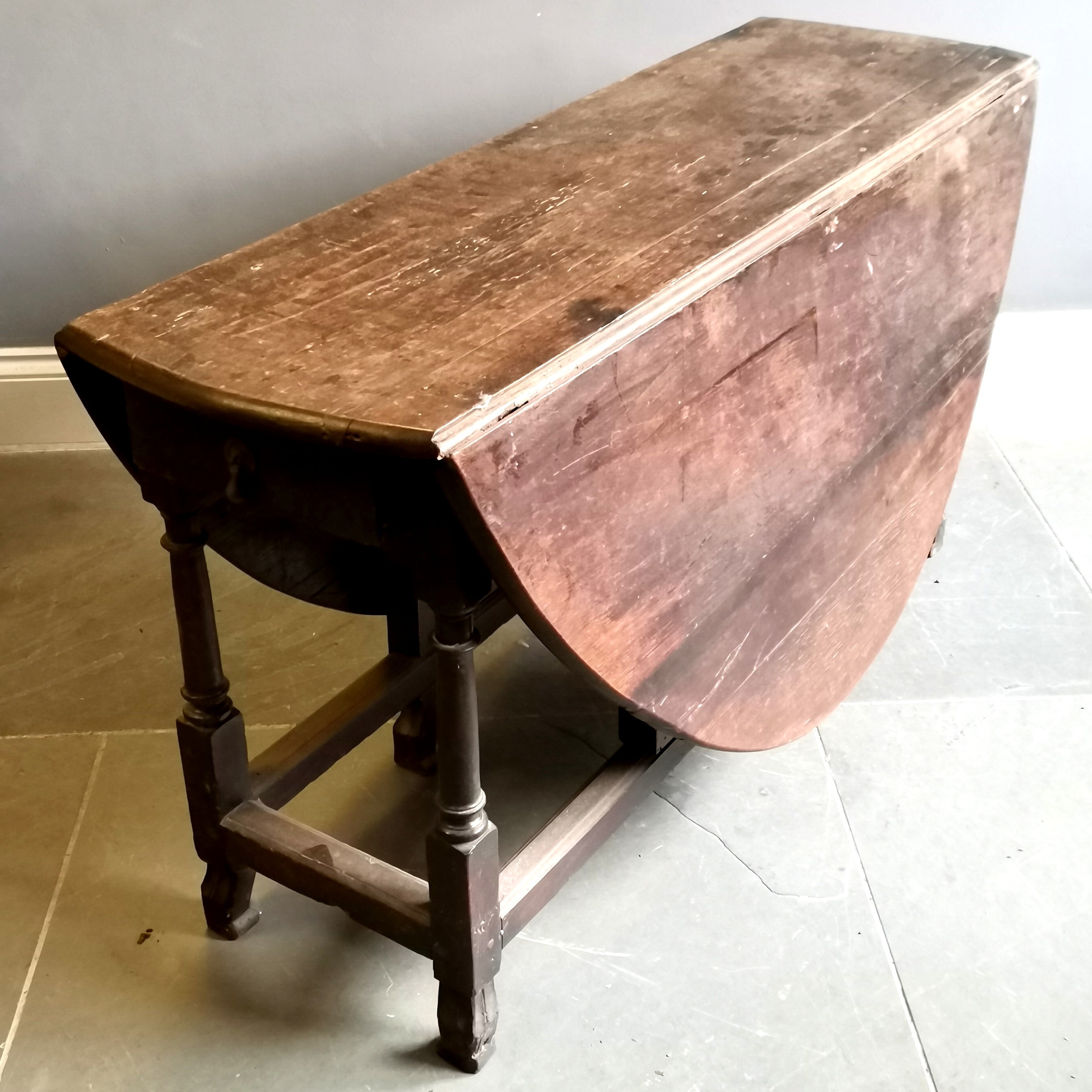 Antique oak gateleg dining table, on turned supports, resting on shaped feet, 137cm wide x 156cm - Image 2 of 4