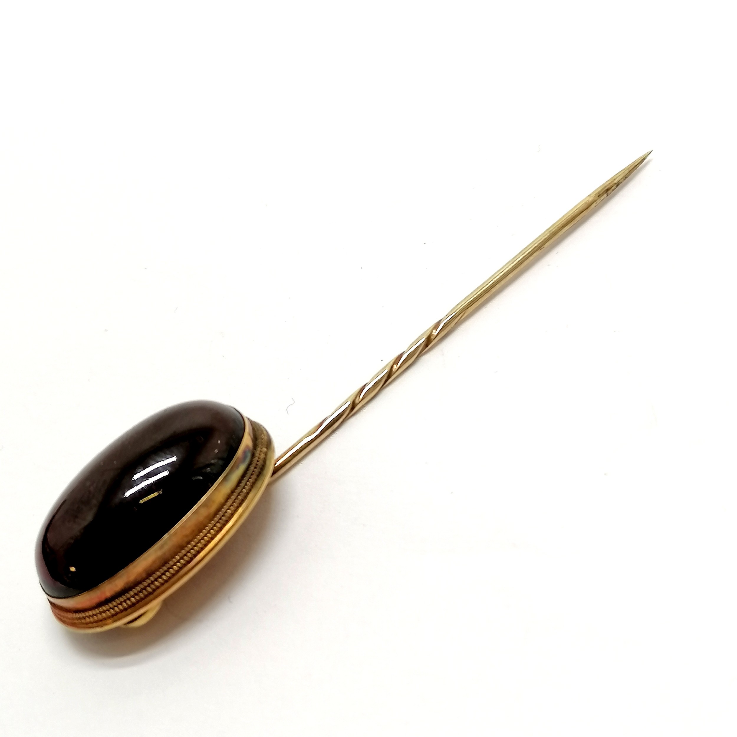 Antique unmarked gold (touch tests as 15ct+) large cabochon garnet stick / tie pin - 7.5cm long & - Image 4 of 4