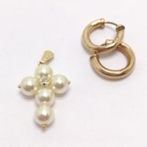 14ct marked gold mock pearl cross pendant t/w pair unmarked gold hoop earrings (slight dents) -