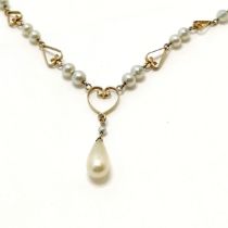 9ct marked gold necklace with faux pearl detail - 40cm long & total weight 4.8g ~ the pearl drop has