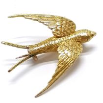 Antique unmarked gold (touch tests as 15ct) bird / swallow brooch - 2cm & 4.2g