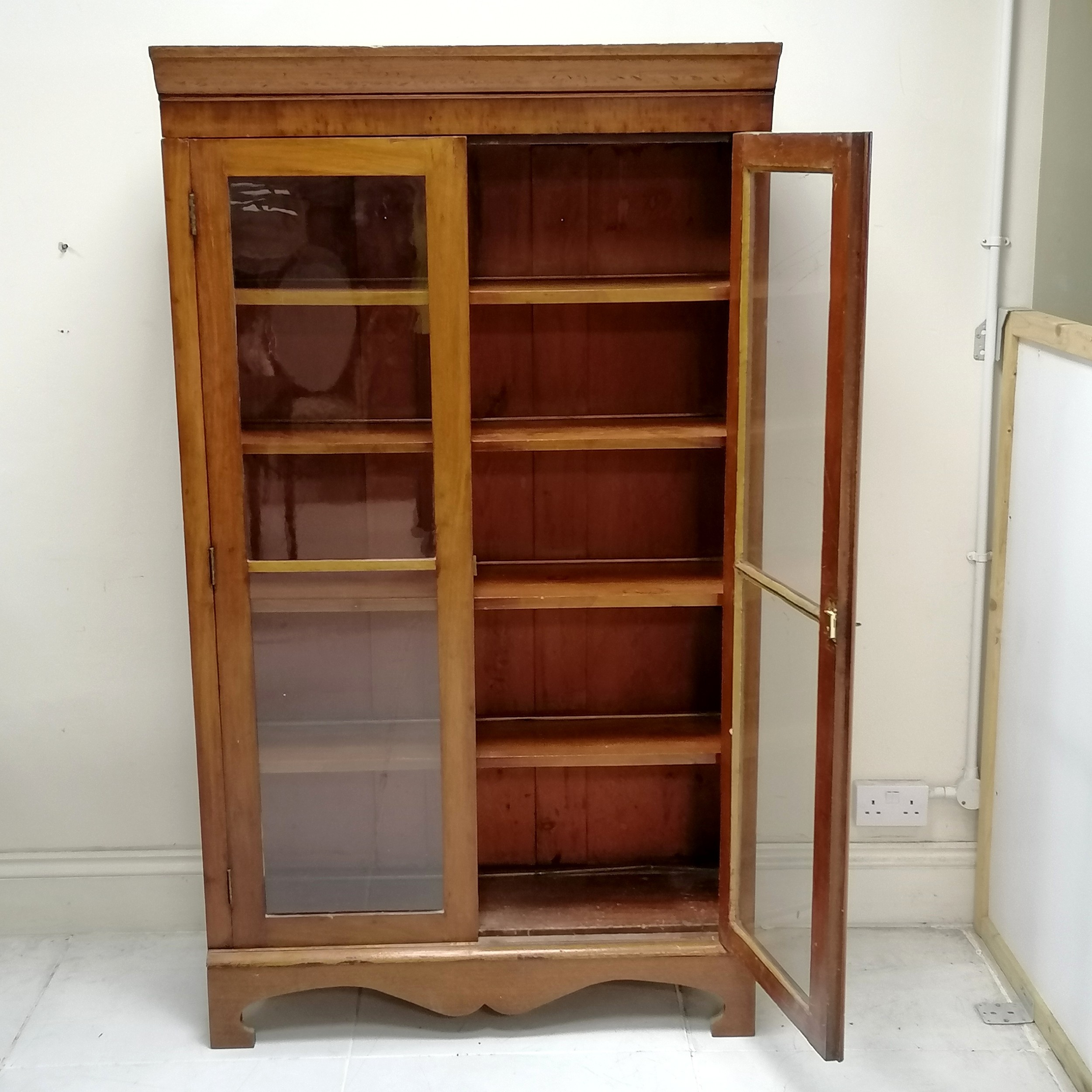 Antique mahogany 2 door glazed 4 shelf bookcase, on bracket feet, in used condition, 100 cm wide x - Image 3 of 5