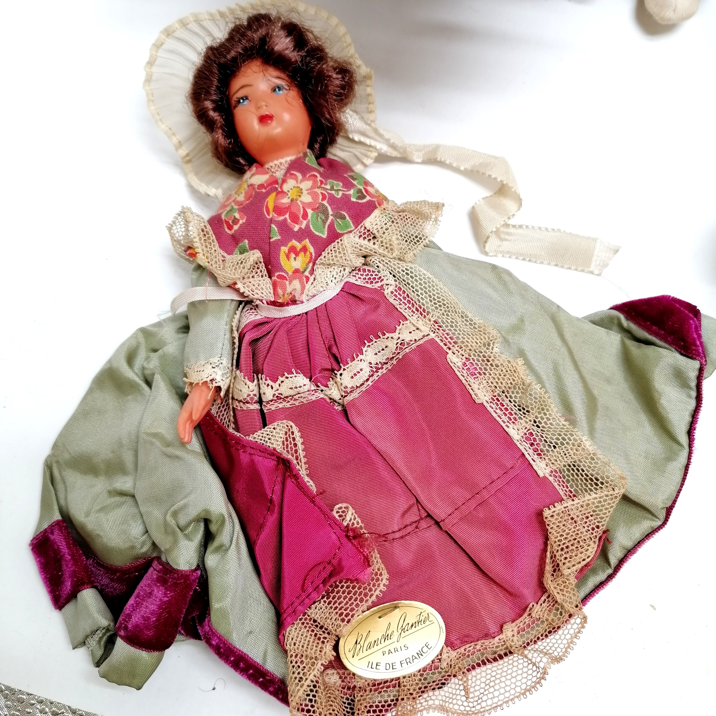 A vintage collection of 18 costume dolls the talest 36cm high including Nistis Spanish doll, Peggy - Image 11 of 12