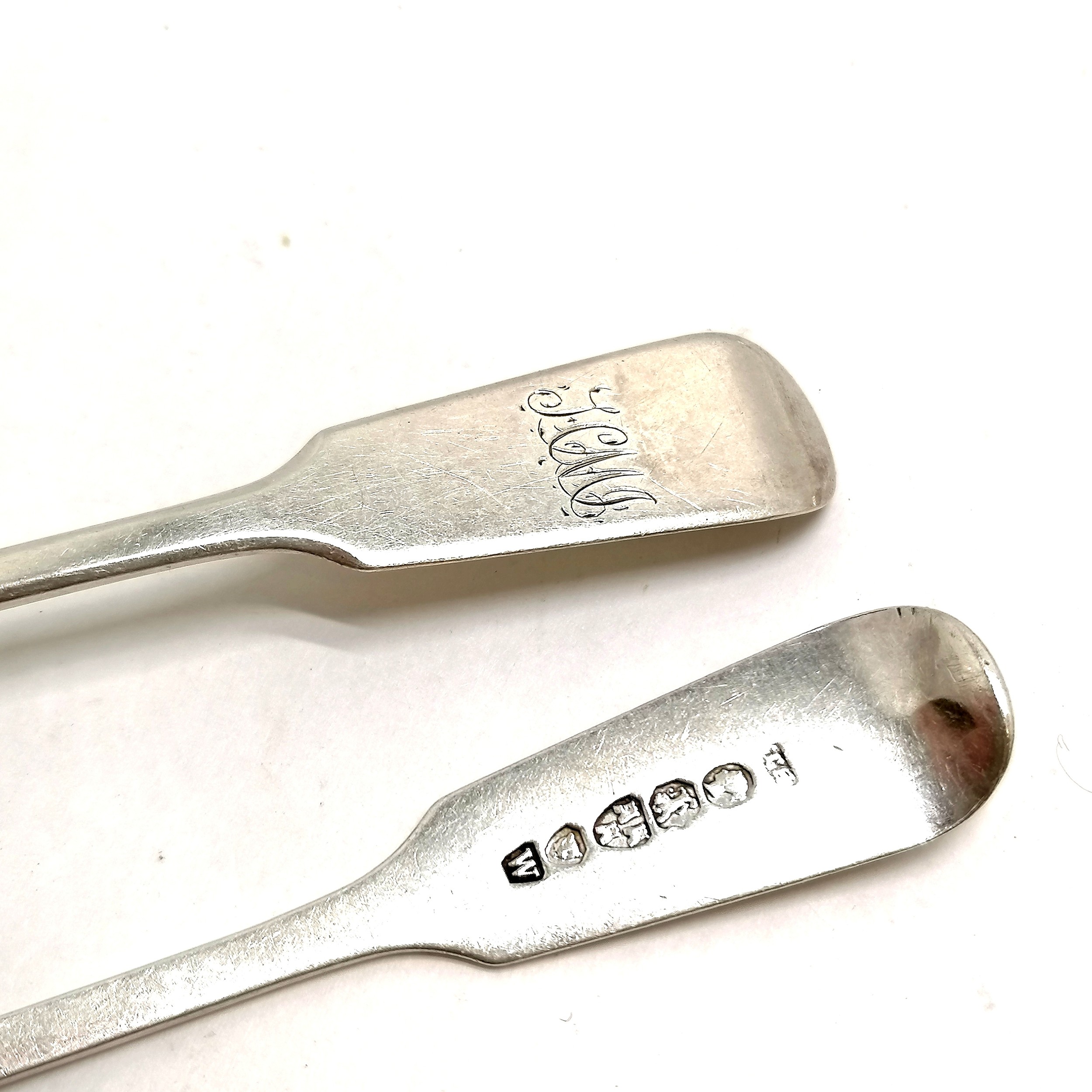5 x Newcastle silver 1860 fiddle pattern teaspoons by Thomas Sewell - 13.5cm & 80g - Image 2 of 3