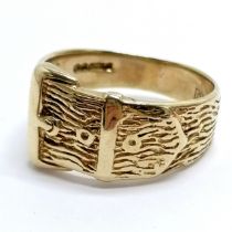 9ct hallmarked gold buckle ring with bark effect detail - size T½ & 6g